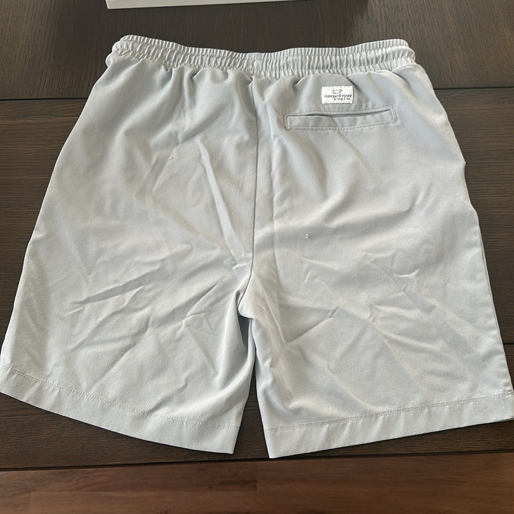 Vineyard Vines boys performance shorts. Light gray. Size XL